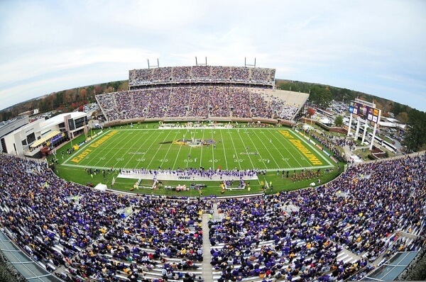 https://upload.wikimedia.org/wikipedia/commons/thumb/b/b9/UAB_at_ECU_football_game_2009-11-21.JPG/800px-UAB_at_ECU_football_game_2009-11-21.JPG