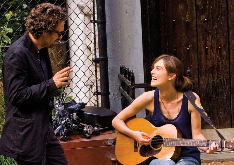 Keira Knightley plays the guitar for Mark buffalo in the movie begin again