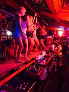 coyoteuglysaloon.com