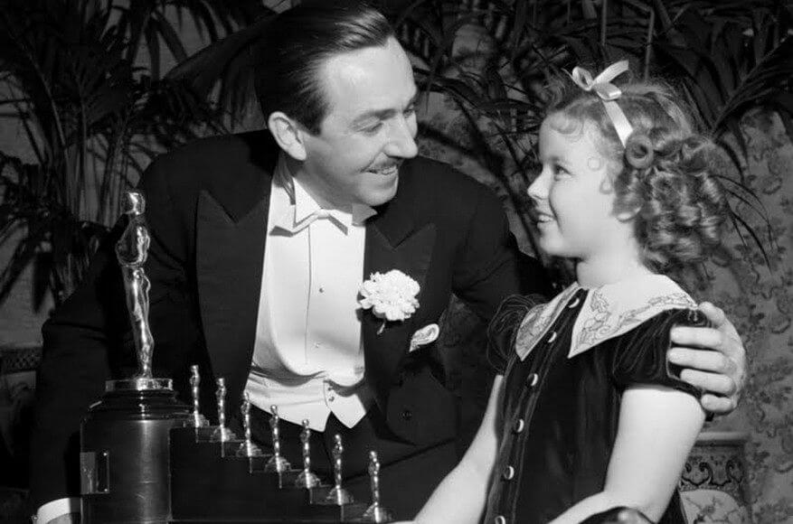 Shirley Temple presents Disney with his honorary Oscar for Snow White. moviepilot.com