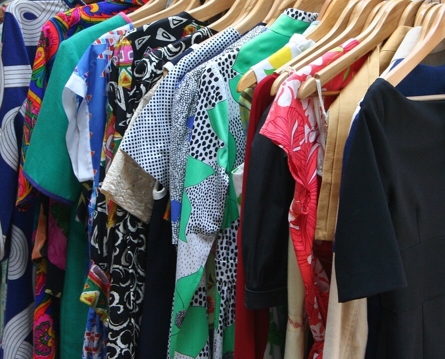 https://pixabay.com/en/dresses-apparel-clothing-clothes-53319/ dresses-53319_960_720