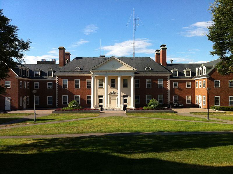 colby college is home to non greek life students 