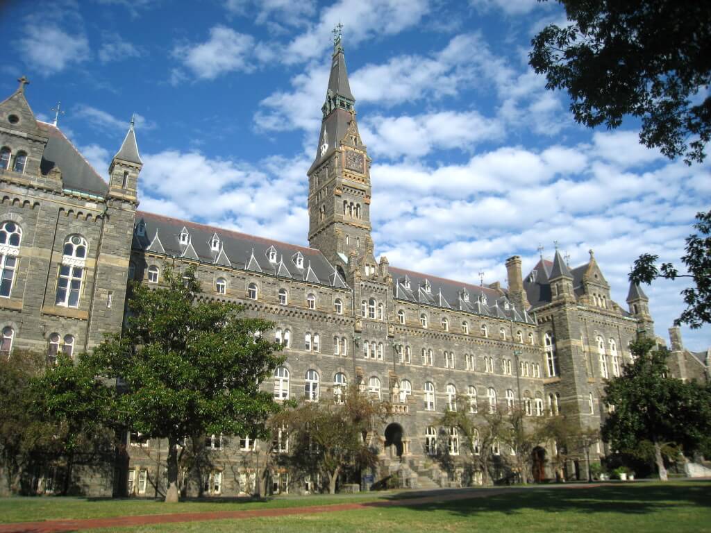 georgetown university doesn't focus only on greek life