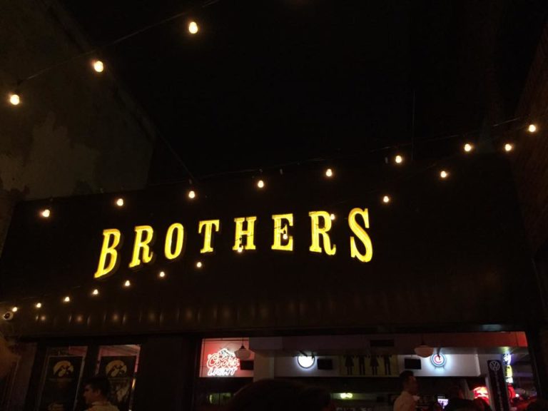 10 Destinations on the Ultimate Iowa City 21st Birthday Bar Crawl ⋆