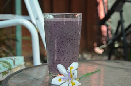 There's something inherently wrong about drinking a purple "Green Smoothie," but it tastes oh so good - Natalie DaRe
