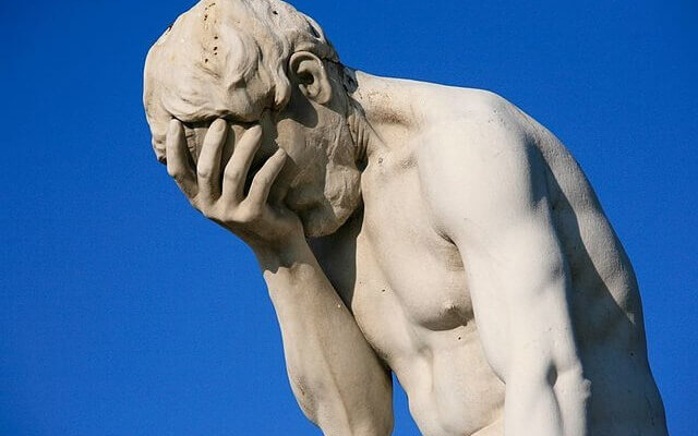 640px-paris_tuileries_garden_facepalm_statue-1-640x400