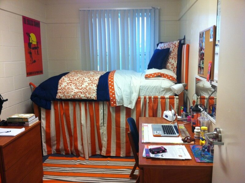 10 Easy Decor Ideas To Take Your Dorm, Notre Dame Room Decorating Ideas