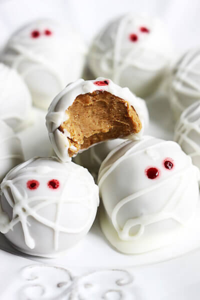 halloween-dessert-pumpkin-truffle-mummies