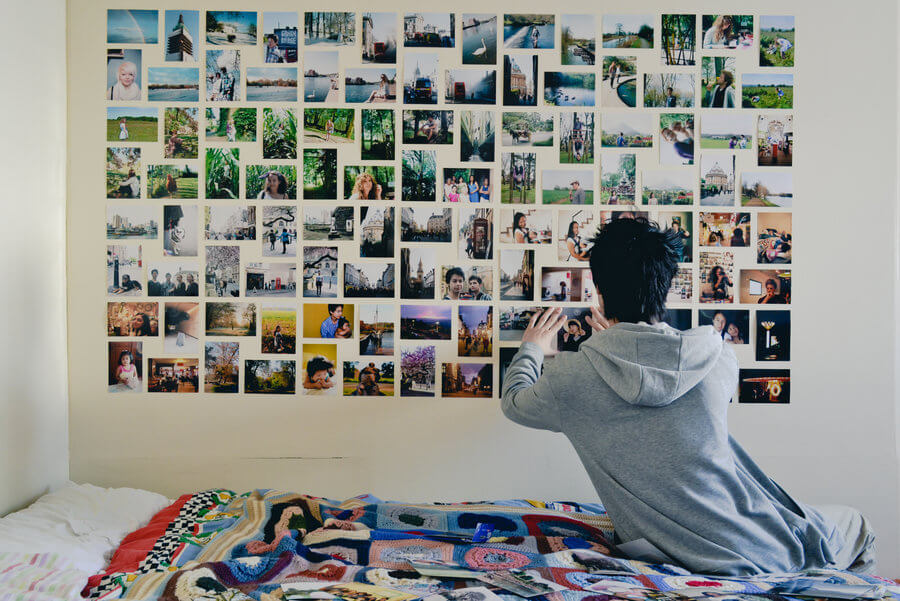 http://www.thedomesticcurator.com/2013/06/dorm-room-picture-collages.html