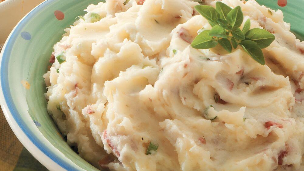 Mashed potatoes are a great thanksgiving side dish