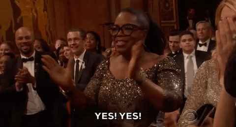 Oprah clapping at an awards show.