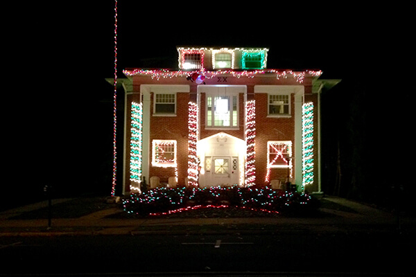 Gettysburg College frat houses look great during Christmastime.