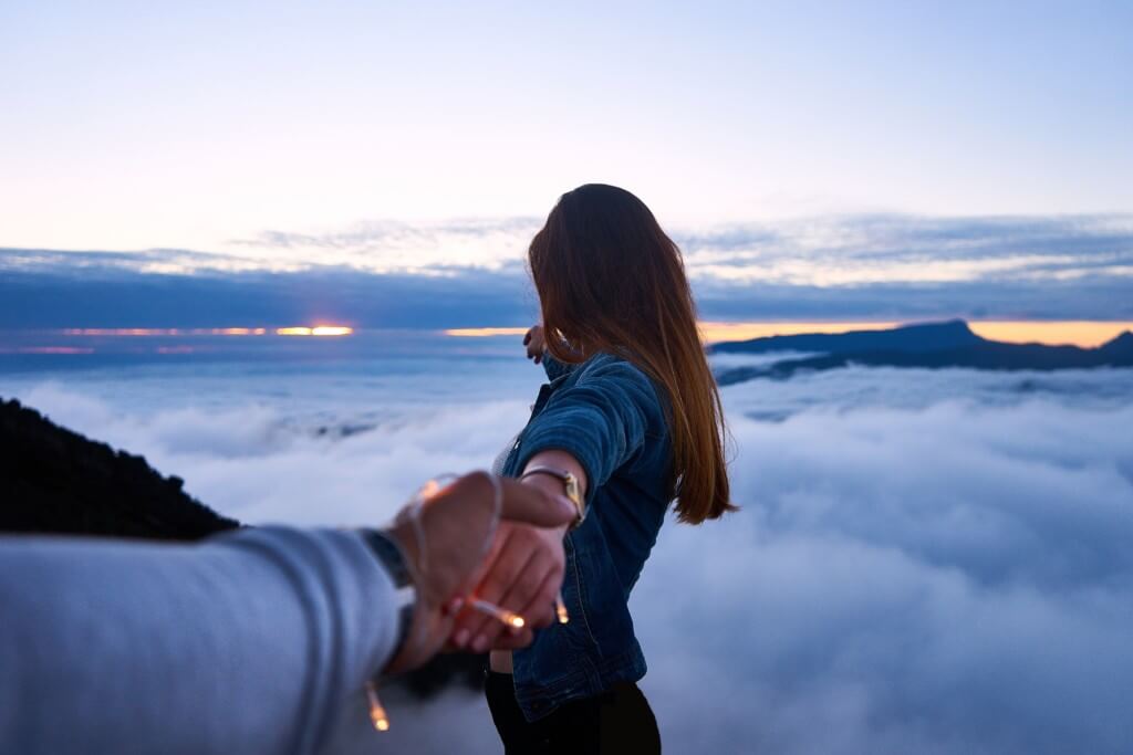 Top 10 Ways To Make A Long Distance Relationship Work - 1024x683 - jpeg Couple Holding Hands Into The Distance