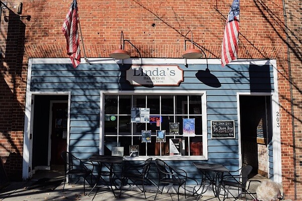 Linda's bar and grill on Franklin street