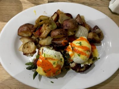 Veggies eggs benedict