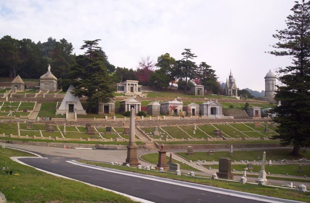 cemetery things to do in oakland