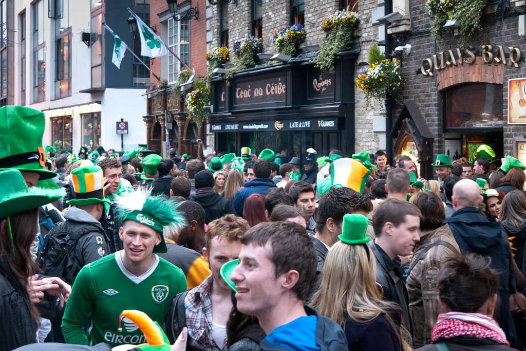 saint patrick's day pub crawl