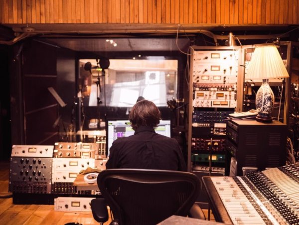 how to become a music producer studio