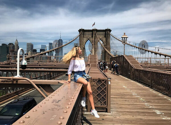 A picture of the Brooklyn Bridge instagram spots in nyc