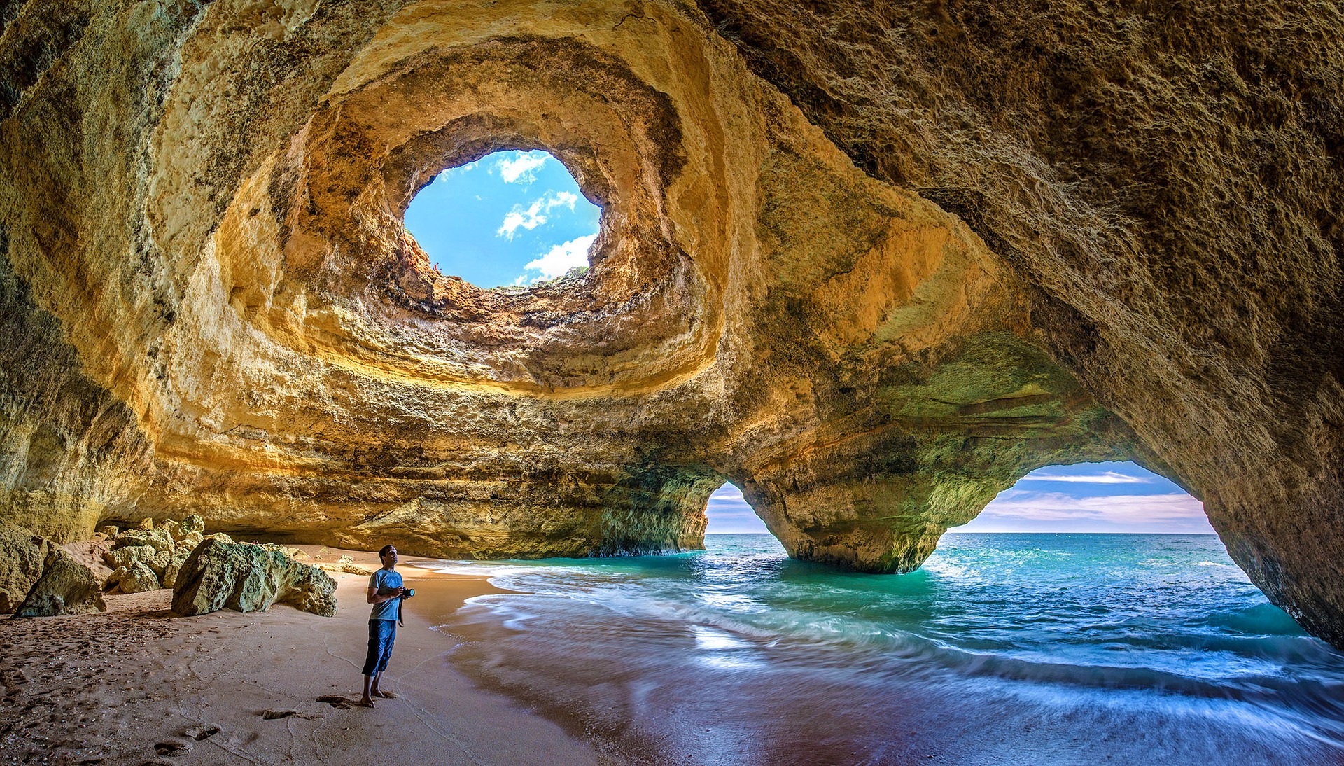 https://pixabay.com/en/portugal-algarve-benagil-caves-3029665/