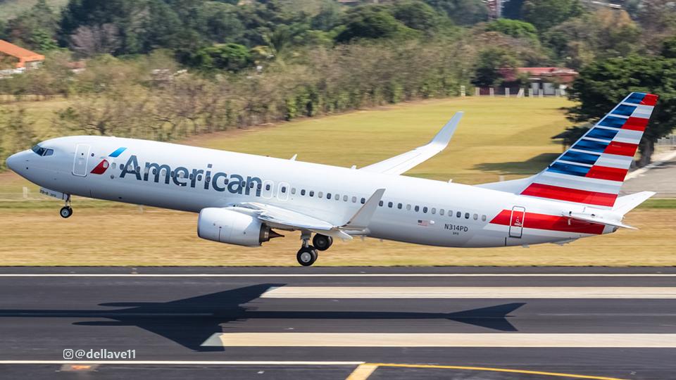 american airlines student discount plane taking off