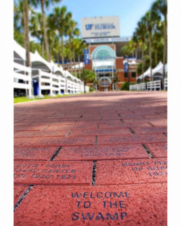 university ave welcome to the swamp university of florida tailgating