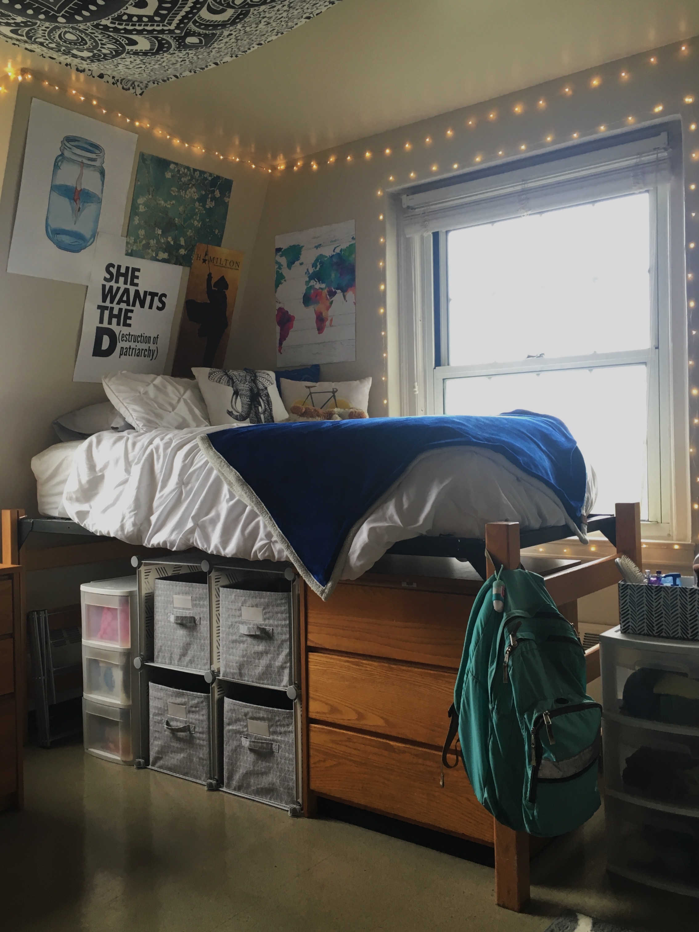 decorating your dorm room 