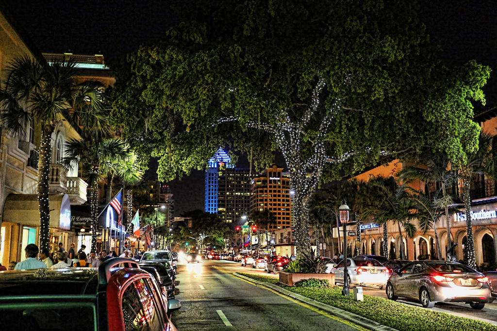 things to do Hollywood, Florida lights on street