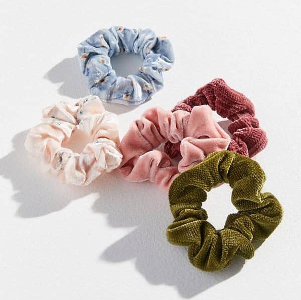 how to manage curly hair scrunchies