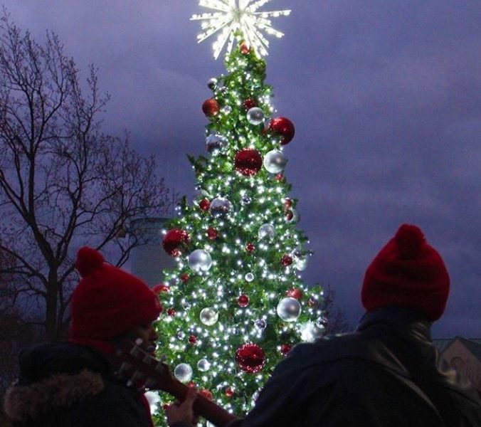 sju tree lighting