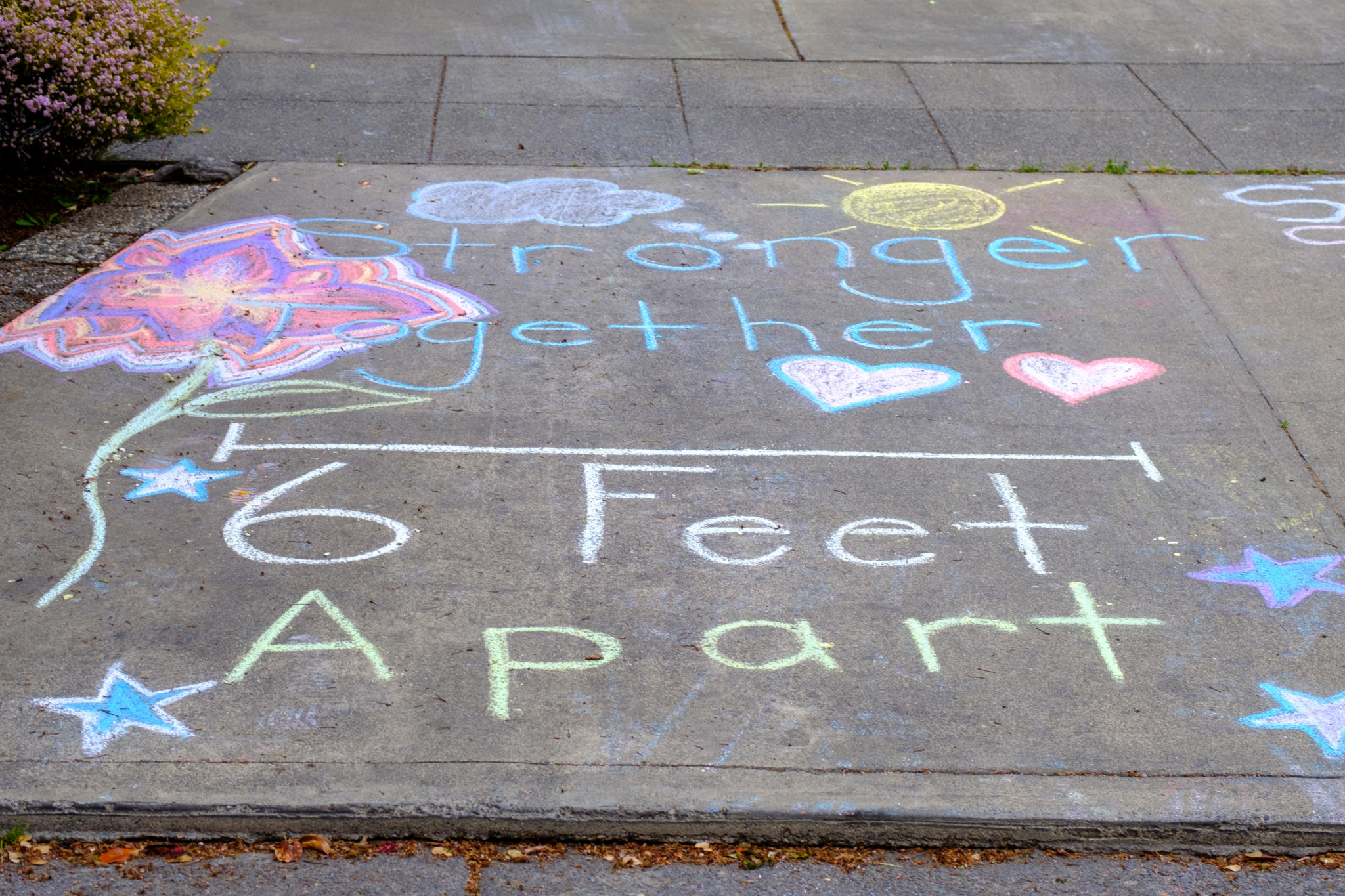 chalk drawing says to stay 6 ft apart