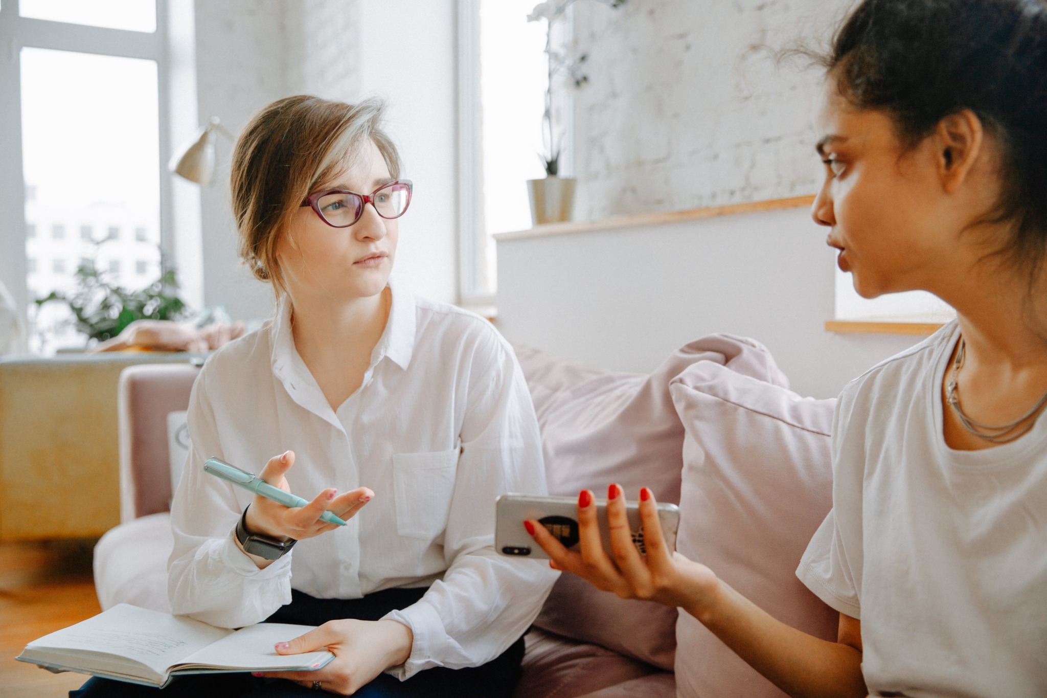 Psychiatrist discusses patient's condition on couch