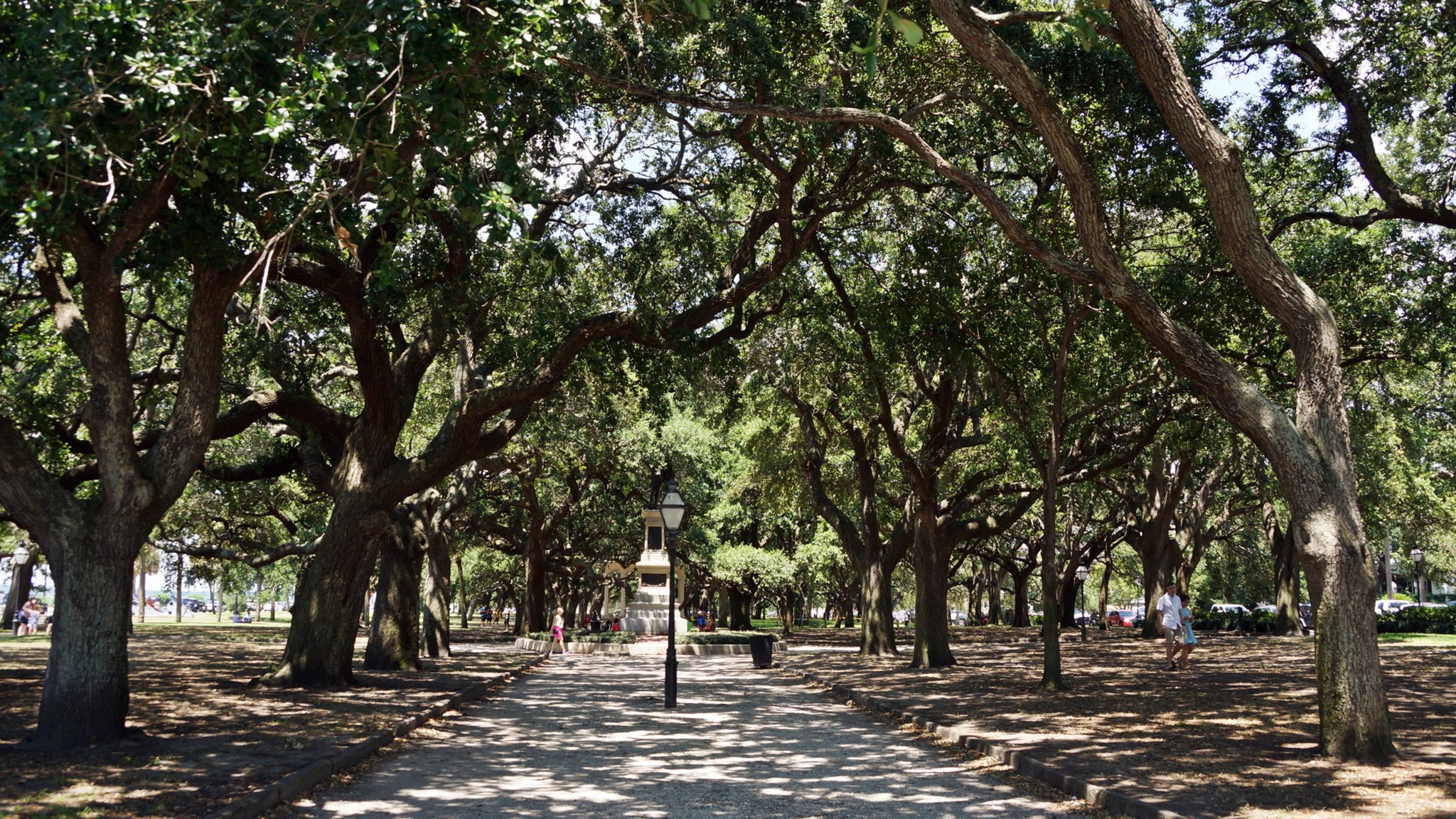 Walkway in Charleston, South Carolina's battery park