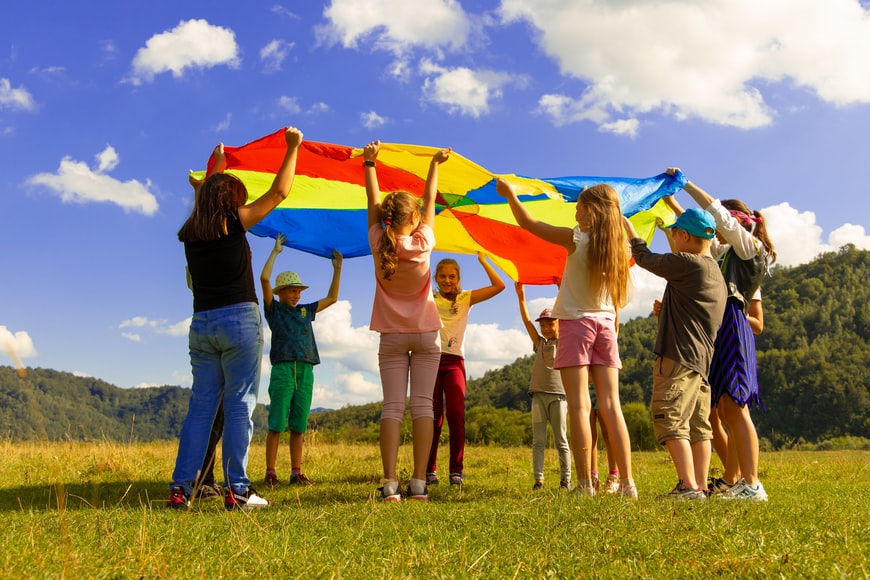 group of kids playing in the grass