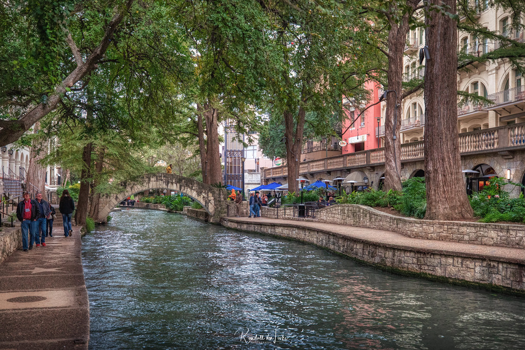 Photo of San Antonio, Texas and its river