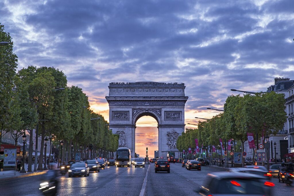 Photo of the Champs Elysees and the arc du triomphe
