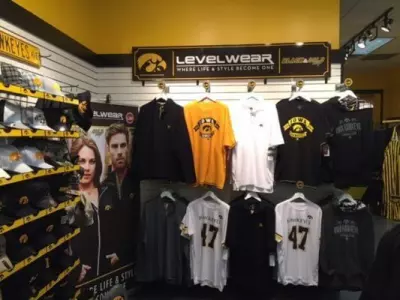Iowa Hawkeyes have the best school colors and apparel