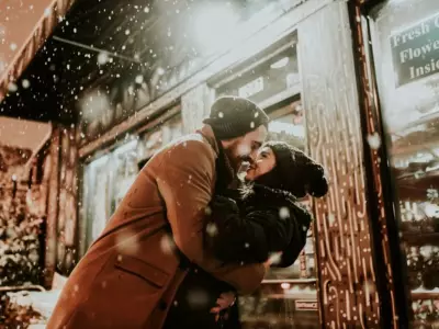 Like a scene out of one of the books for hopeless romantic.