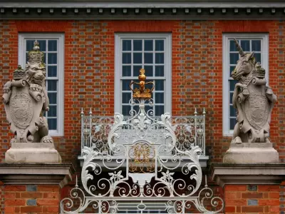Governor's Palace Close up